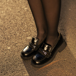 Dam casualskor 6041 svart croco kombinerad
