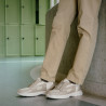 Herrsneakers 966 beige kombinerad lifestyle